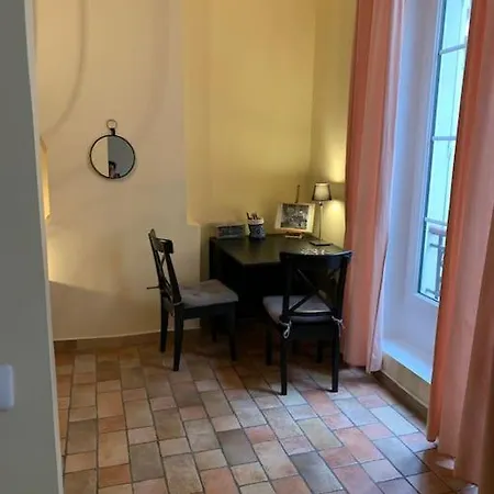 Dans Le Marais 3