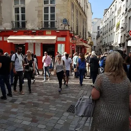 Dans Le Marais 3 *